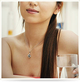 デコルテ（鎖骨、胸元、脇腹）骨格矯正